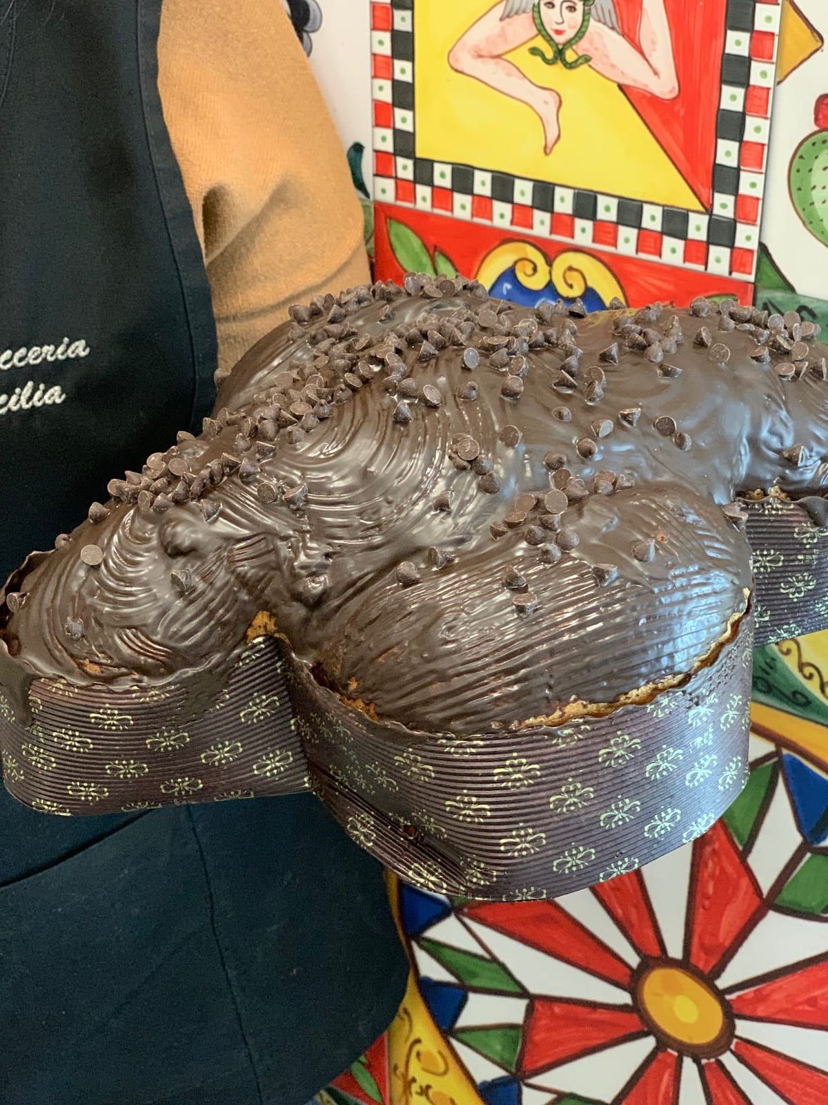 Colomba artigianale ricoperta di cioccolato