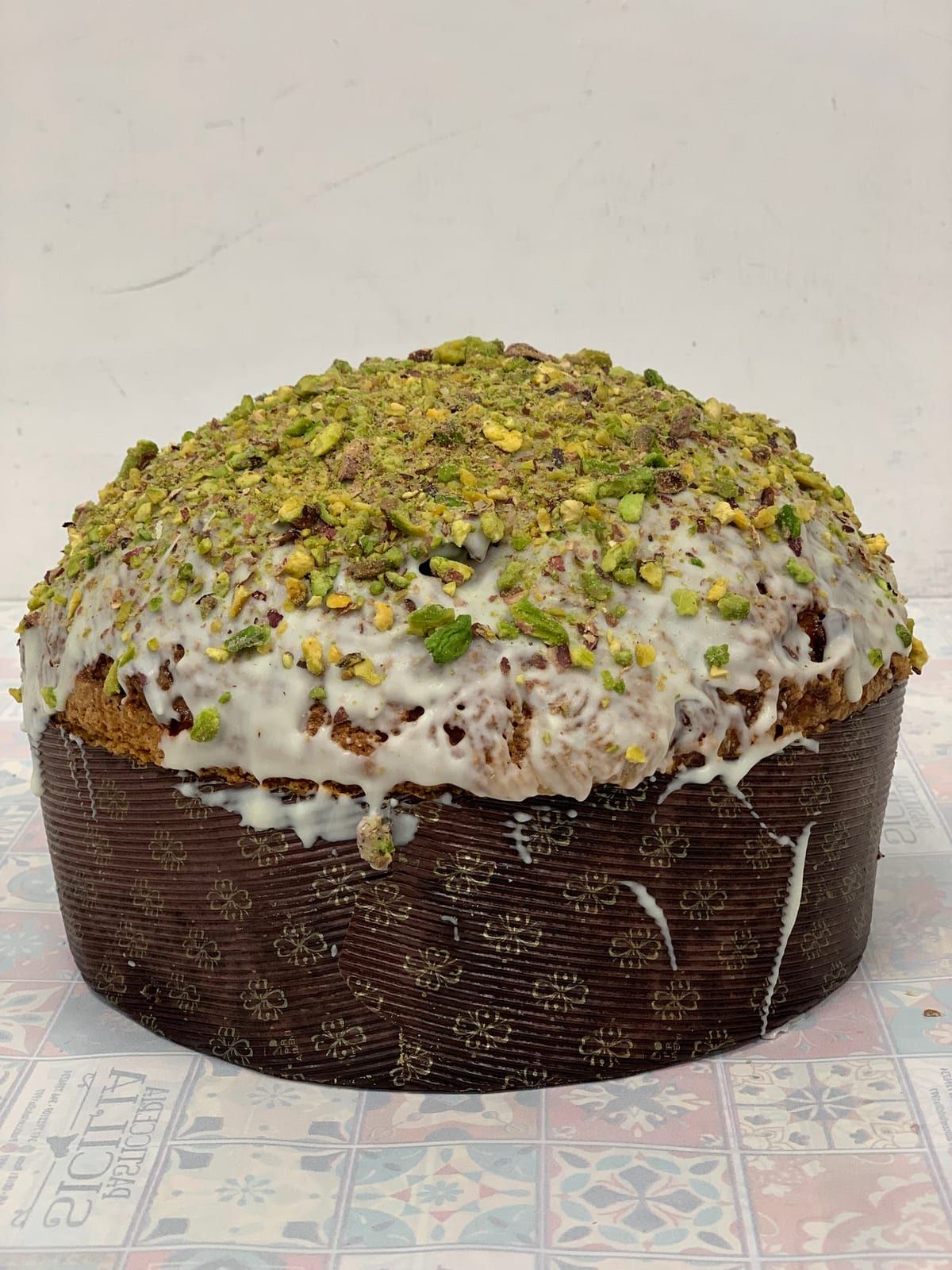 Panettone artigianale con glassa e granella di pistacchio